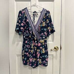 TRIXXI Blue Floral V Neck Back Tie Lined Romper SZ LARGE Pre Loved MISSING BELT